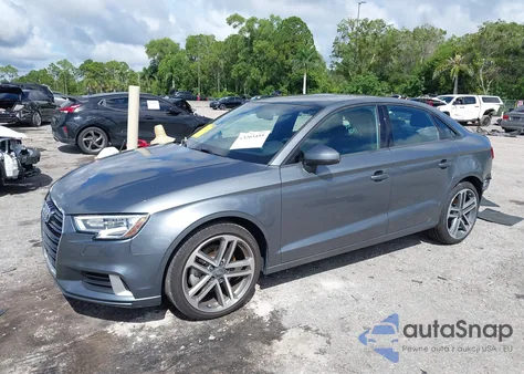 2018 Audi A3 2.0T Premium/2.0T Tech Premium z USA, uszkodzony, nr VIN WAUAUGFF1J1023700